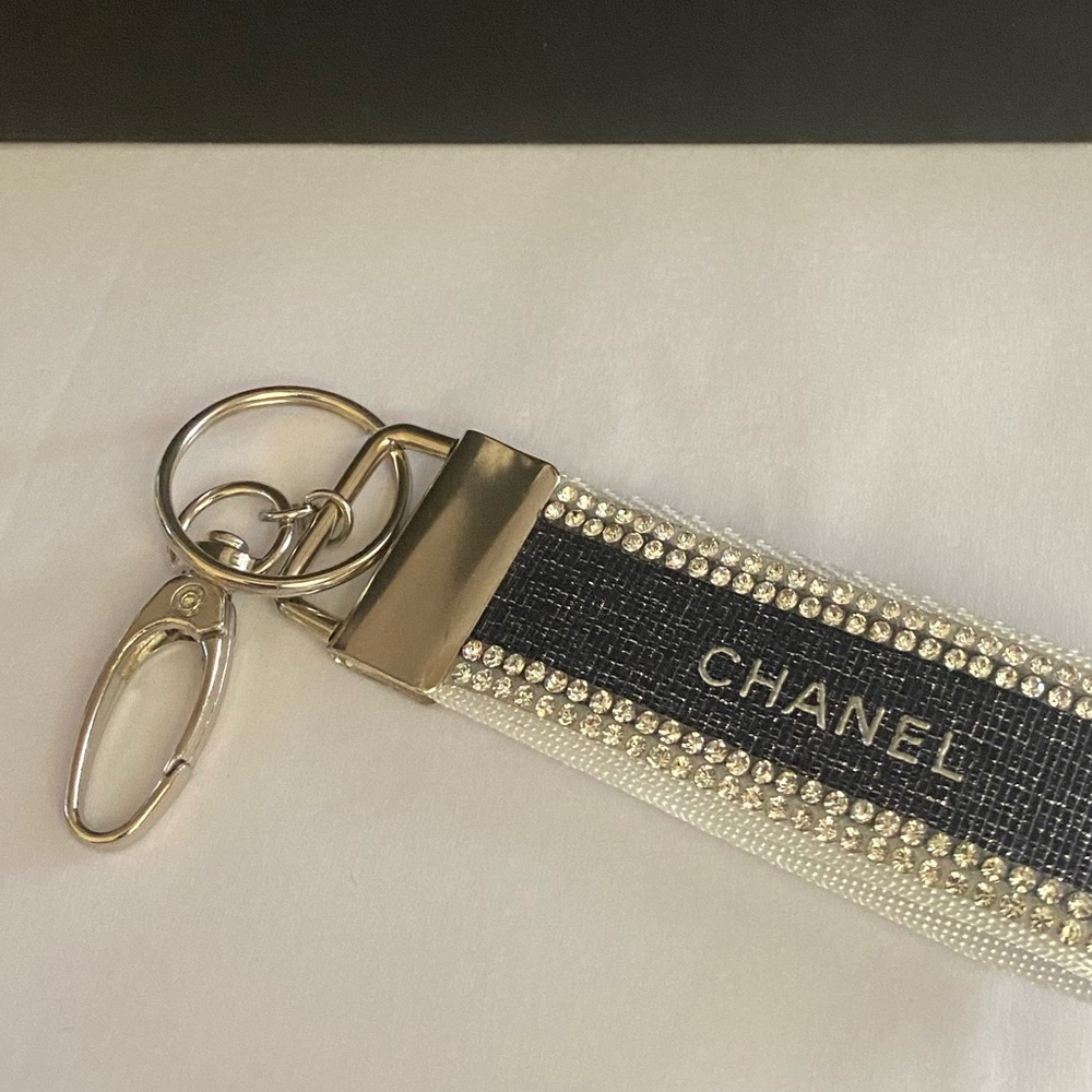Shimmer Ribbon Keychain - Picture 5 of 5